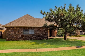 10404 Regent St Oklahoma City, OK 73162